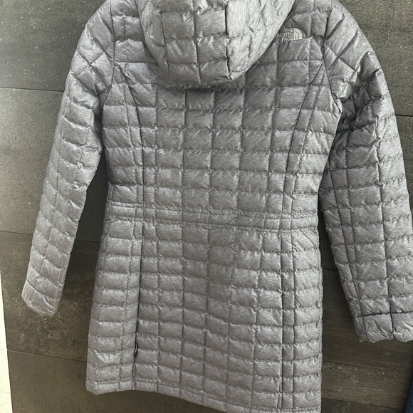 The North Face Eco Thermoball Parka 2 in Grey Color size XS - Picture 15 of 15